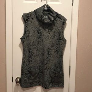 Sleeveless tunic top